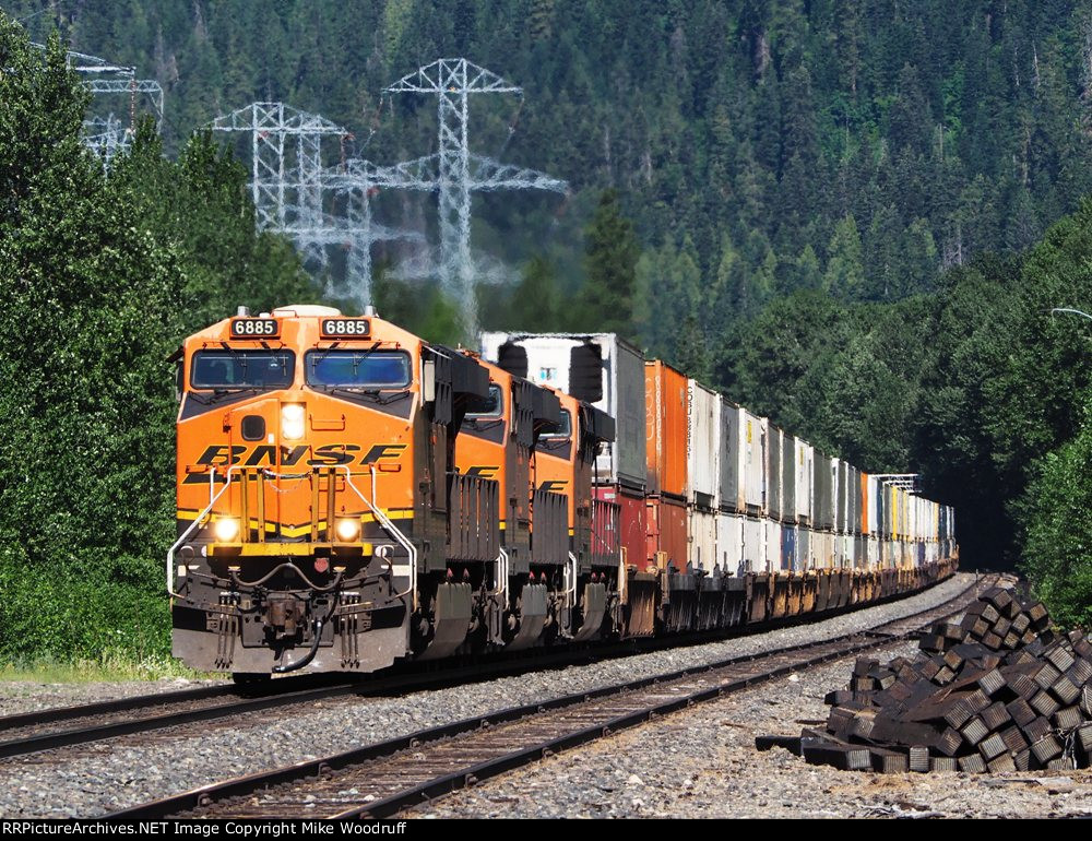 BNSF 6885